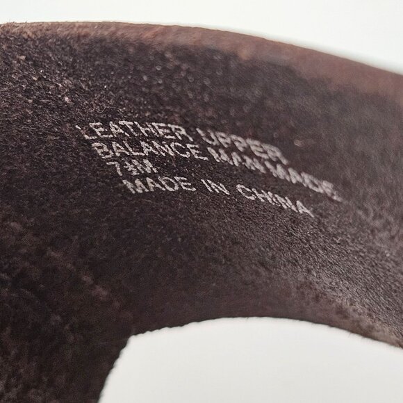 Dockers Sandals Womens Size 7.5M Brown Leather Flip Flops Casual Comfort Slip On - Picture 2 of 9